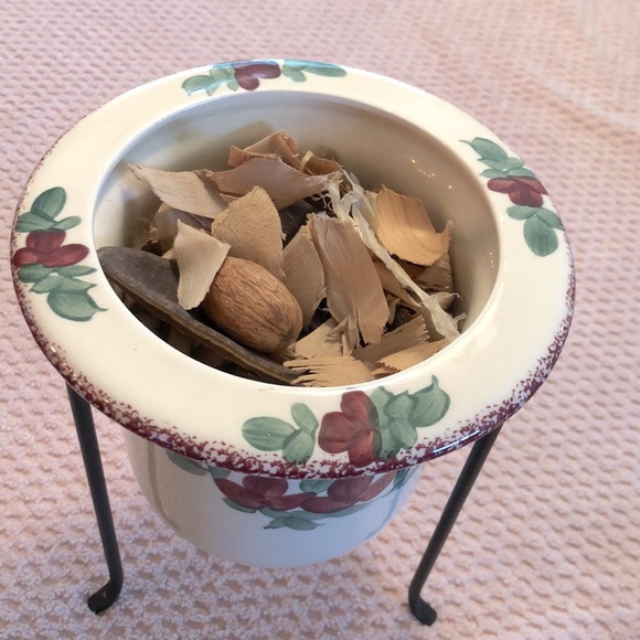 Levine Gifts Ceramic Pot Planter Bowl Sunnyvale Flowers Heart w/stand 8.25x7.25” - Picture 4 of 4